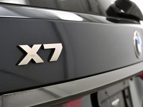 Used 2022 BMW X7 M50i image 10