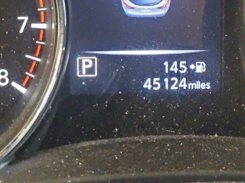 Used 2018 Nissan Rogue Sport SL w/ SL Premium Package FWD image 2