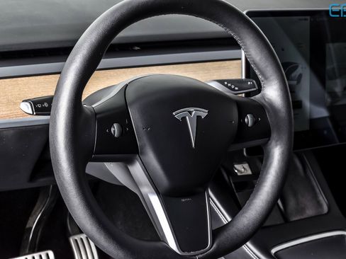 Used 2022 Tesla Model Y Performance image 16