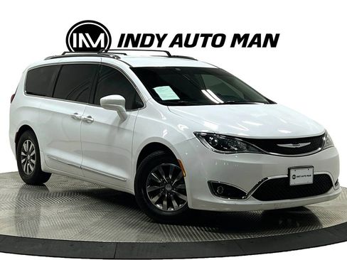 Used 2020 Chrysler Pacifica Touring-L Plus FWD image 2