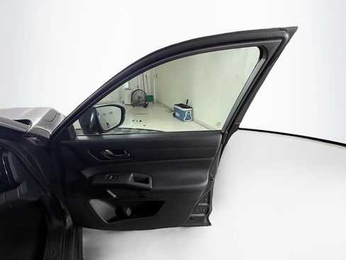 Used 2025 Nissan Pathfinder SV FWD image 33