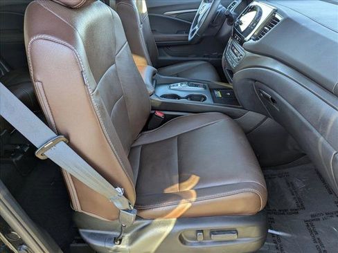 Certified 2025 Honda Passport EX-L image 21