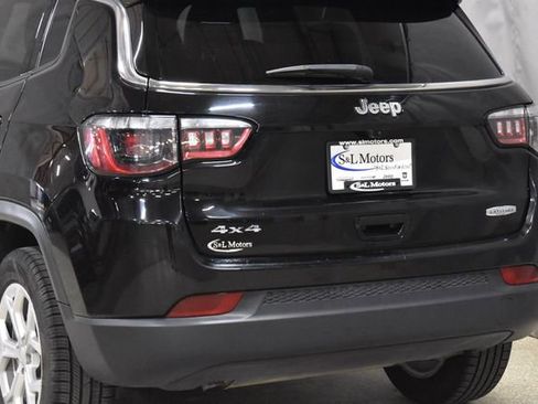 Used 2024 Jeep Compass Latitude image 9