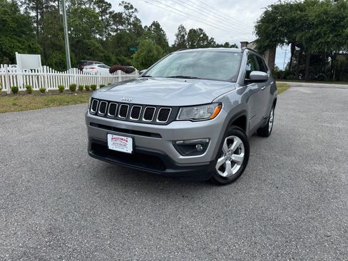Used 2018 Jeep Compass Latitude AWD/4WD image 32