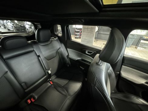 Used 2025 Jeep Compass Latitude w/ Sun & Sound Group image 7