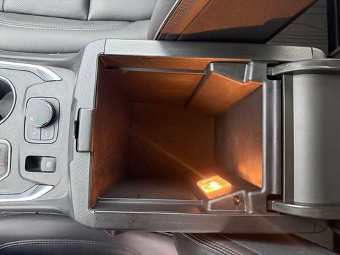 Used 2023 Chevrolet Traverse RS w/ LPO, Floor Liner Package FWD image 43