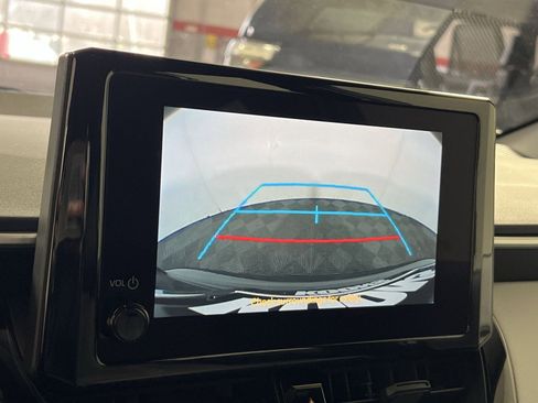 Used 2025 Toyota Corolla SE image 19