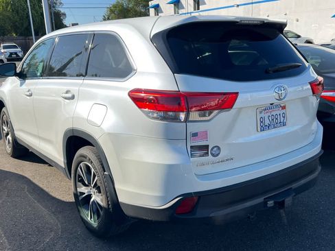 Certified 2019 Toyota Highlander LE AWD/4WD image 6