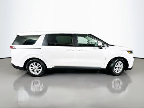 Certified 2024 Kia Carnival LX image 8