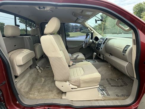 Used 2015 Nissan Frontier SV RWD image 19