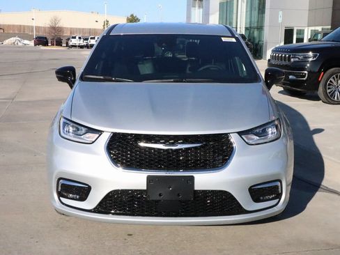 New 2026 Chrysler Pacifica Select FWD image 8