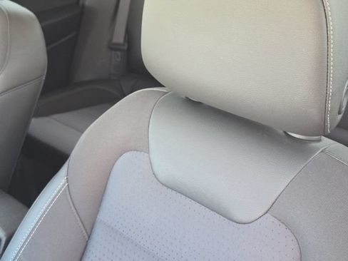Used 2025 Chevrolet Trax LT FWD image 16
