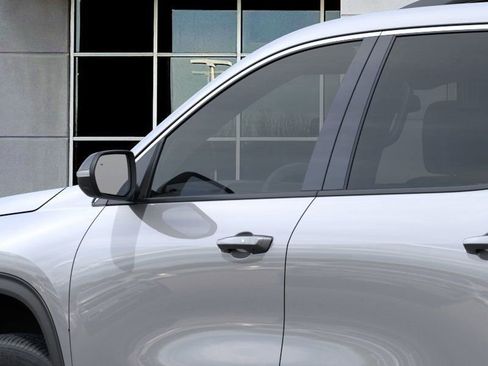 New 2026 Chevrolet Traverse LT image 13