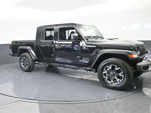 Used 2024 Jeep Gladiator Sport w/ Premium Package image 8