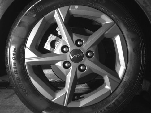 Used 2025 Kia K4 LXS image 15