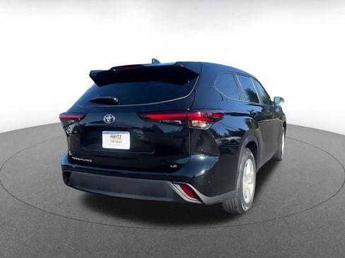 Used 2025 Toyota Highlander LE image 15