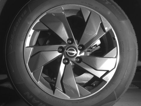 Used 2025 Nissan Rogue SV image 14