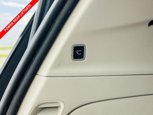 Used 2022 Chrysler Pacifica Touring-L FWD image 11