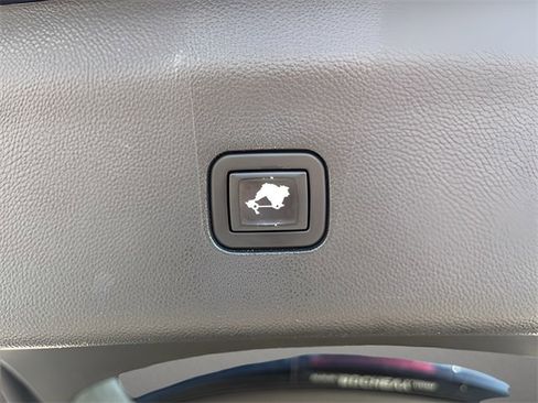 Used 2020 Buick Enclave Premium w/ Surround and Sites Package image 9