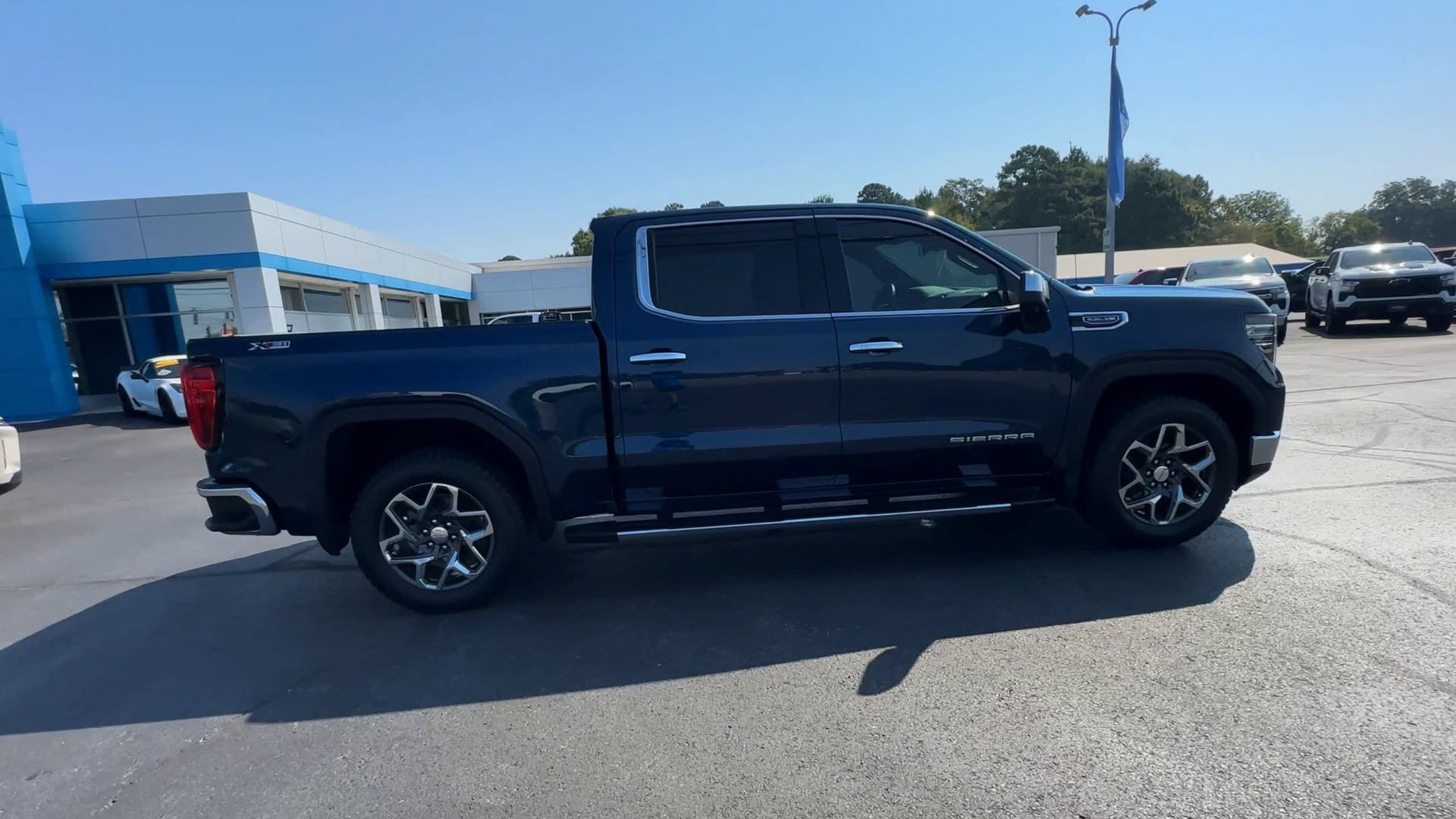 Certified 2023 GMC Sierra 1500 SLT w/ SLT Premium Package AWD/4WD image 9