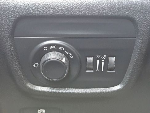 Used 2021 Jeep Grand Cherokee L Laredo image 24