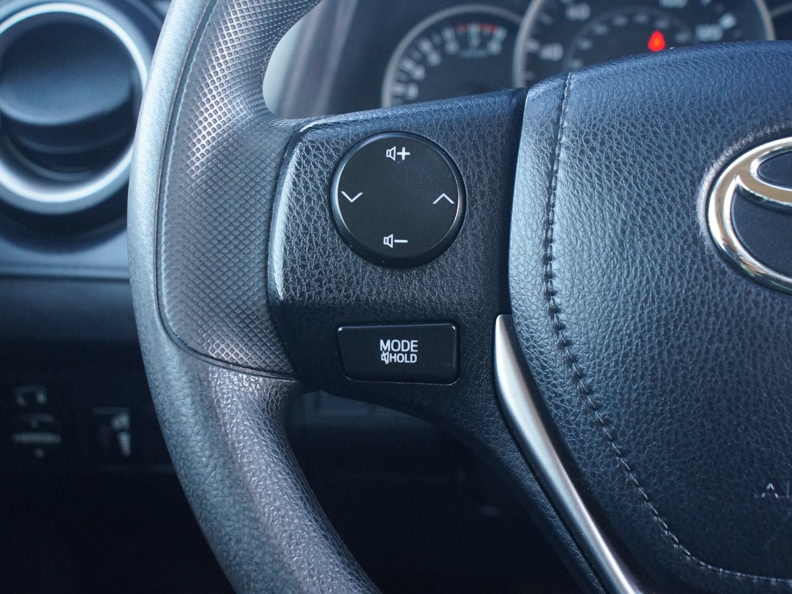 Used 2016 Toyota RAV4 LE FWD image 8