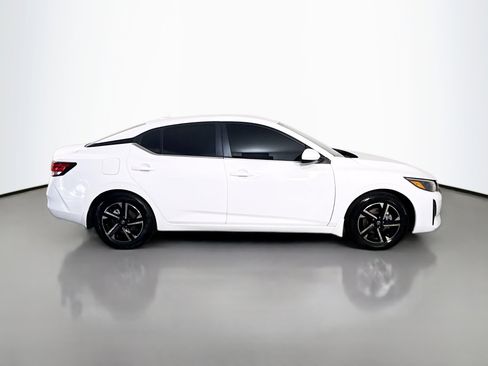 Used 2025 Nissan Sentra SV FWD image 11