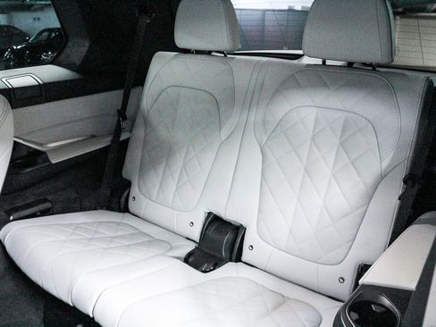 Used 2026 BMW X7 xDrive40i w/ Executive Package AWD/4WD image 18