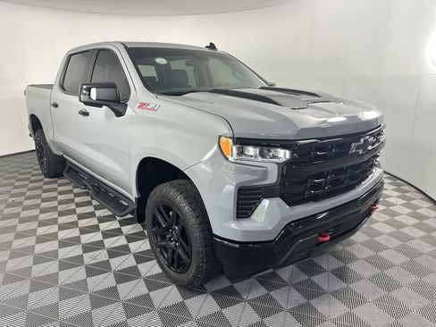 Used 2024 Chevrolet Silverado 1500 LT Trail Boss w/ LT Trail Boss Premium Package AWD/4WD image 7