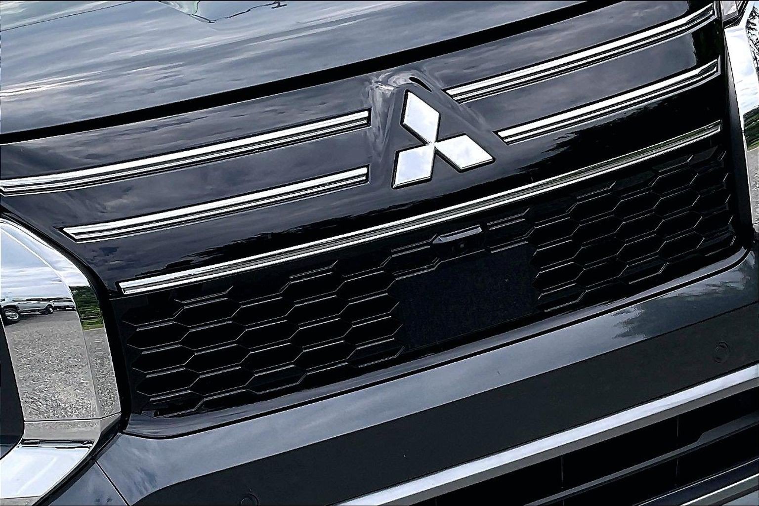 Used 2025 Mitsubishi Outlander SE FWD image 29