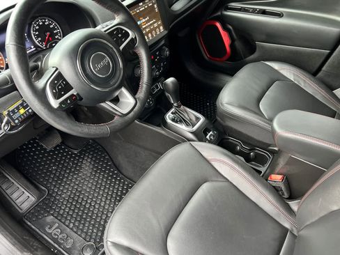 Used 2023 Jeep Renegade Trailhawk w/ Trailhawk Elite Group image 13