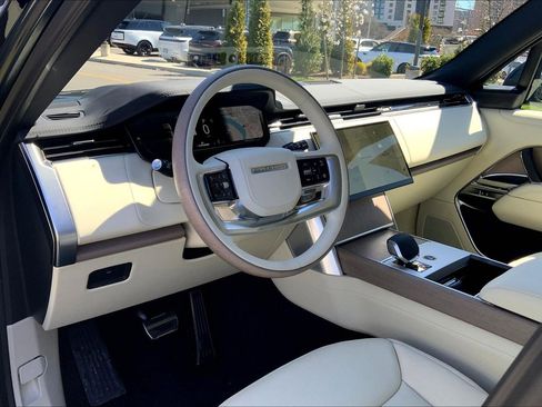 New 2026 Land Rover Range Rover Long Wheelbase SE image 8
