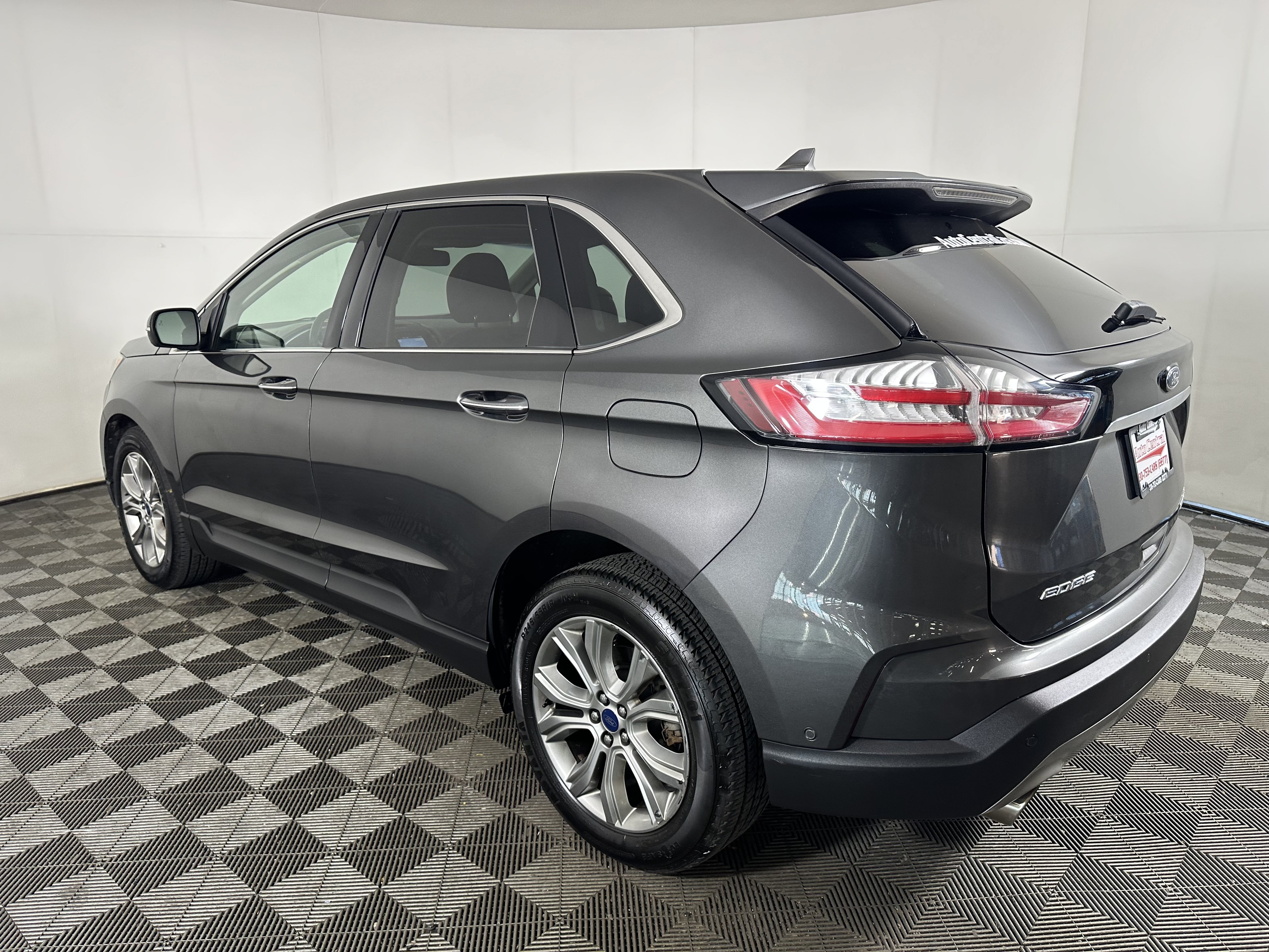 Used 2019 Ford Edge Titanium w/ Equipment Group 301A AWD/4WD image 3