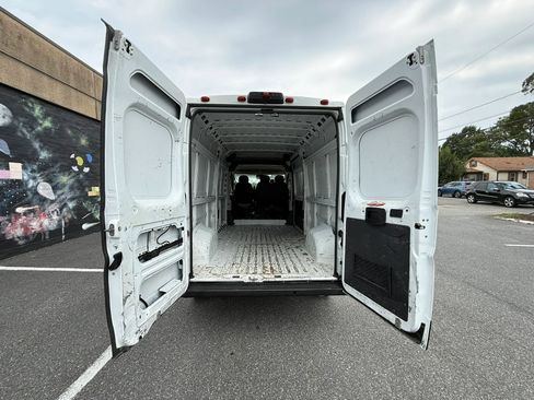 Used 2021 RAM ProMaster 2500 w/ Convenience Group FWD image 4
