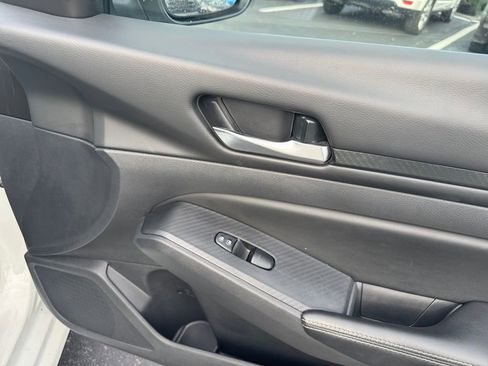 Used 2025 Nissan Altima 2.5 SV FWD image 22