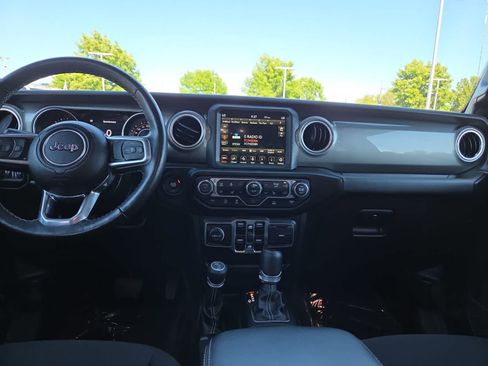 Used 2022 Jeep Wrangler Unlimited Sahara w/ LED Lighting Group AWD/4WD image 18