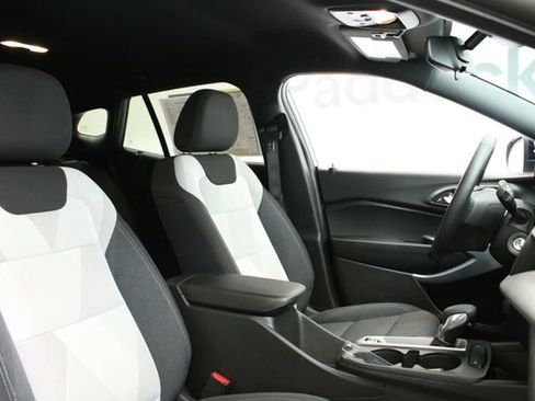 Certified 2025 Chevrolet Trax RS w/ Driver Confidence Package FWD image 28