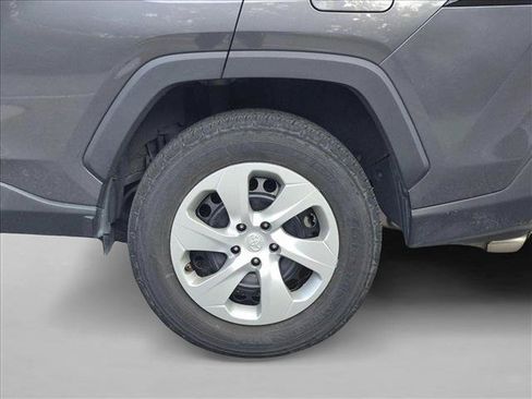 Used 2021 Toyota RAV4 LE FWD image 15