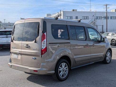 Used 2020 Ford Transit Connect XLT image 5