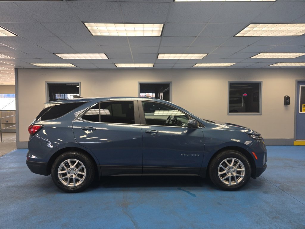 Used 2024 Chevrolet Equinox LT FWD image 2