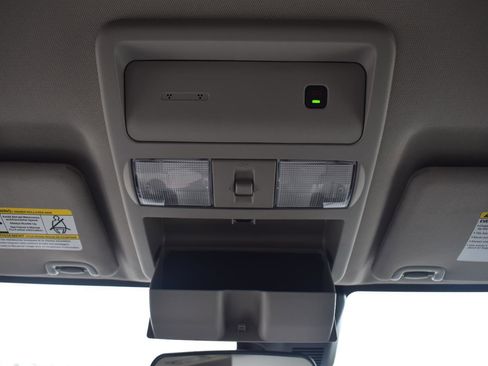 Used 2025 Nissan Frontier SV image 39