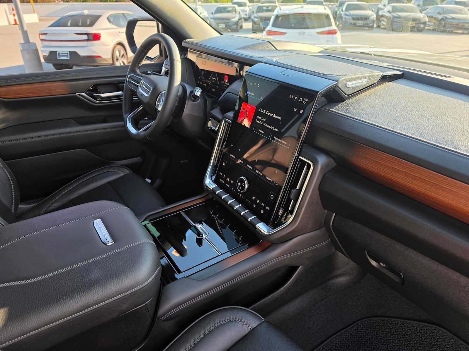 Used 2025 GMC Yukon XL Denali AWD/4WD image 11