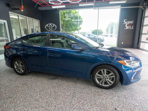 Used 2018 Hyundai Elantra Value Edition w/ Cargo Package FWD image 5