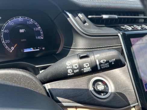 Used 2024 Jeep Grand Cherokee Limited image 42