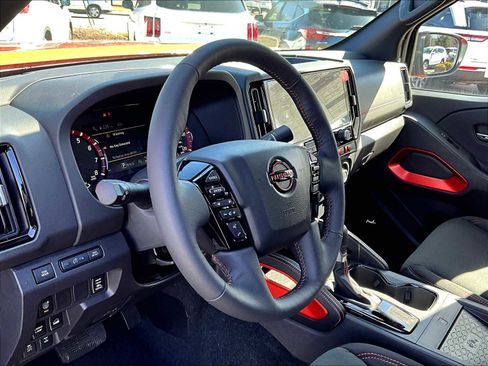 New 2025 Nissan Frontier PRO-4X image 9