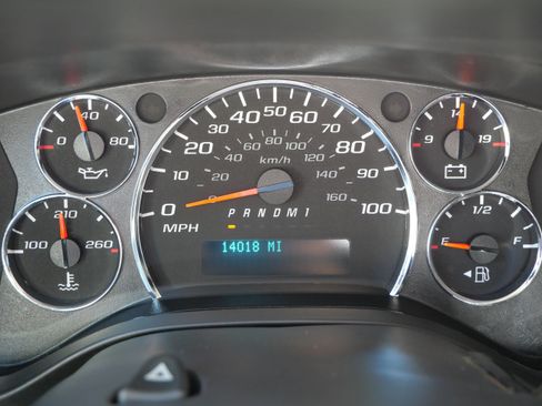 Used 2017 Chevrolet Express 2500 RWD image 21