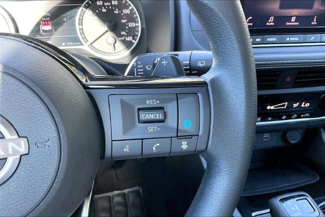 Used 2023 Nissan Rogue SV FWD image 17