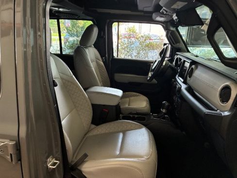 Used 2023 Jeep Wrangler Unlimited Sahara AWD/4WD image 34