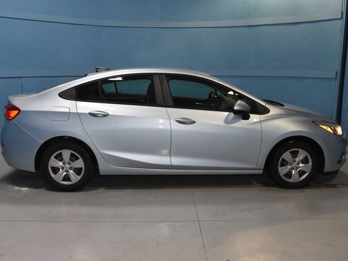Used 2017 Chevrolet Cruze LS FWD image 21