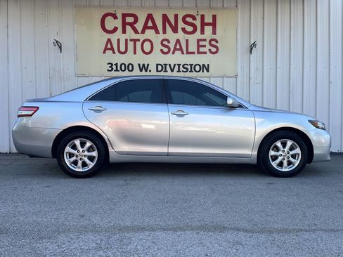 Used 2011 Toyota Camry LE image 2
